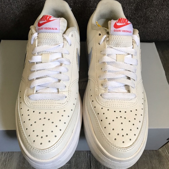 Nike Air Force 1 Court Vision size 8.5W - Picture 4 of 7